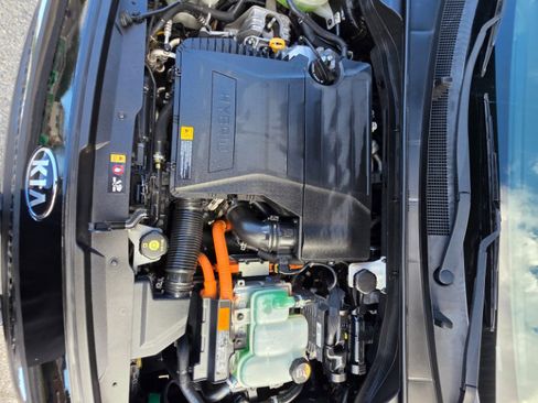 Used 2017 Kia Niro EX image 23