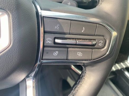 Used 2025 GMC Acadia Elevation FWD image 28