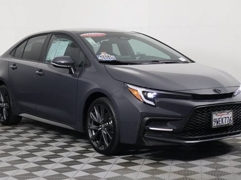 Used 2026 Toyota Corolla SE FWD image 3