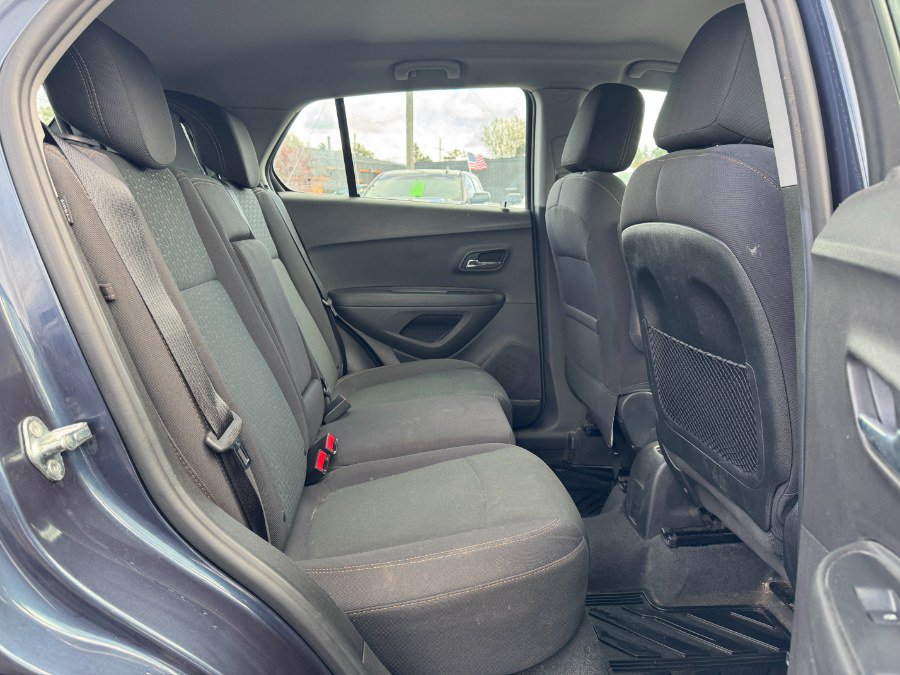 Used 2018 Chevrolet Trax LS w/ LPO, Protection Package FWD image 18