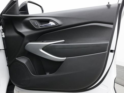 Used 2024 Chevrolet Trax RS FWD image 40