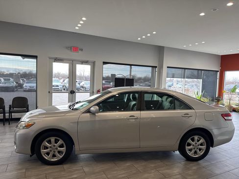 Used 2011 Toyota Camry LE w/ LE Extra-Value Pkg image 9