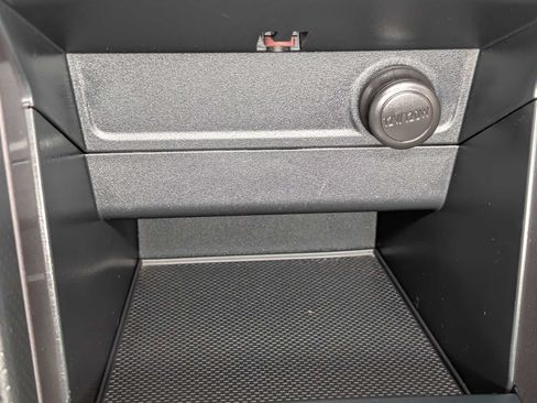 Used 2017 Subaru Forester 2.5i Touring AWD/4WD image 29