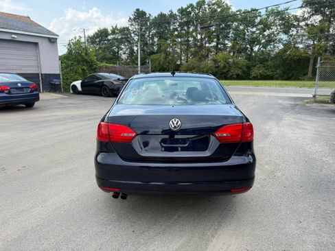 Used 2011 Volkswagen Jetta SE FWD image 5
