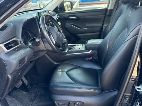 Used 2021 Toyota Highlander XLE FWD image 8