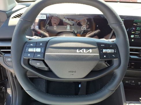 New 2026 Kia Sportage LX FWD image 19