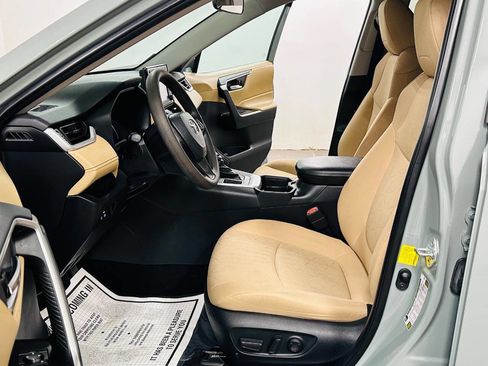 Used 2021 Toyota RAV4 XLE w/ Carpet Mat Package (TMS) FWD image 10
