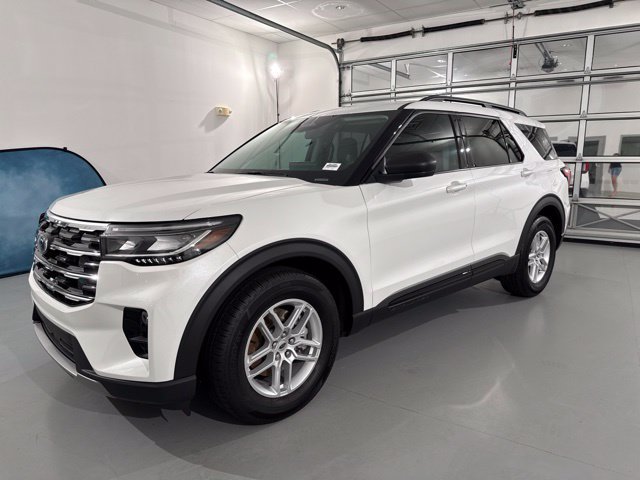 Used 2026 Ford Explorer Active w/ Active Comfort Package RWD image 3