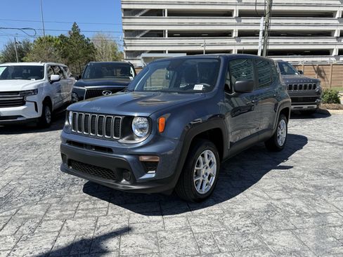 Used 2023 Jeep Renegade Latitude image 3