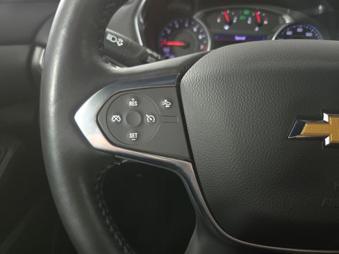 Used 2022 Chevrolet Traverse LT FWD image 16