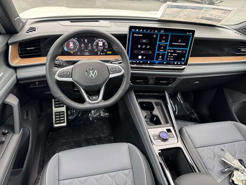 New 2026 Volkswagen Tiguan SEL R-Line image 7