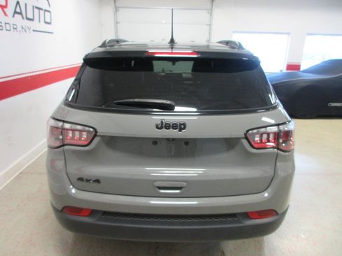 Used 2023 Jeep Compass Latitude w/ Convenience Group AWD/4WD image 13