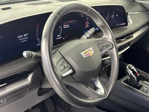 Used 2025 Cadillac XT4 Premium Luxury FWD image 19