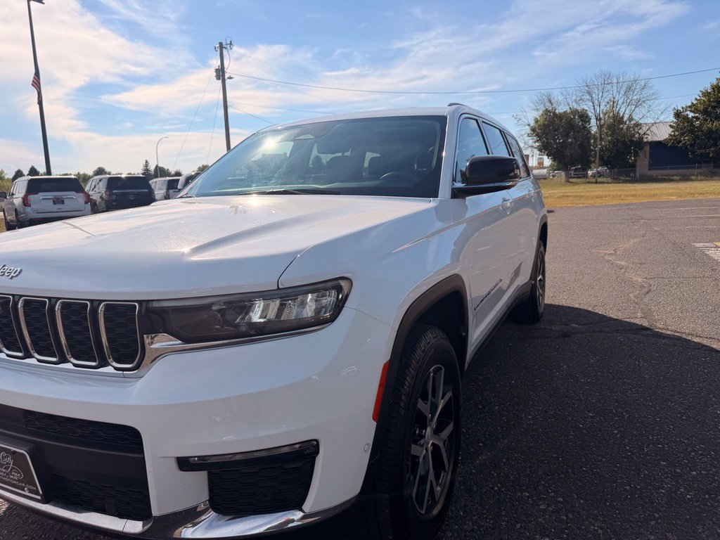 Used 2023 Jeep Grand Cherokee L Limited w/ Luxury Tech Group II AWD/4WD image 15