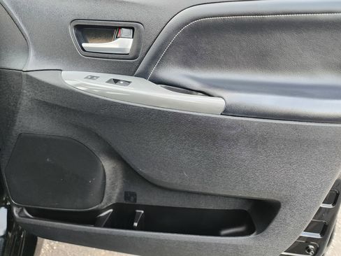 Used 2015 Toyota Sienna SE image 15