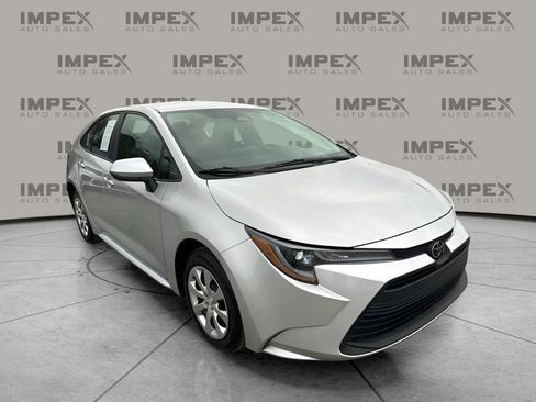 Used 2025 Toyota Corolla LE image 7