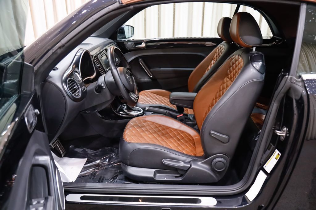 Used 2019 Volkswagen Beetle 2.0T SE FWD image 14