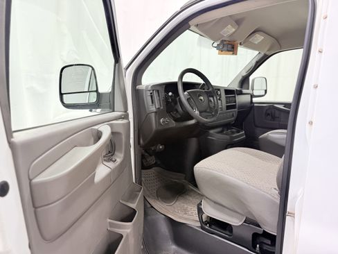 Used 2009 Chevrolet Express 2500 Extended w/ Power Package image 14