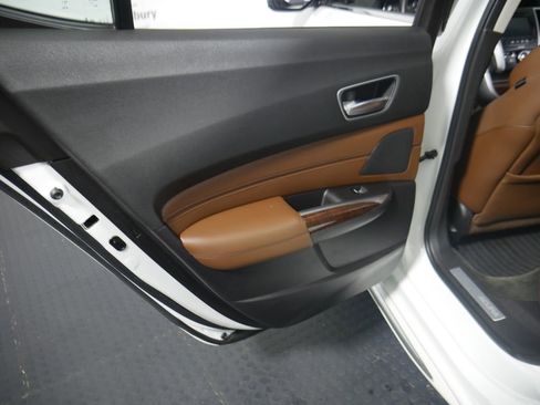 Used 2018 Acura TLX V6 SH-AWD w/ Technology Pkg image 12