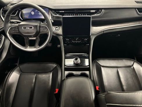 Used 2025 Jeep Grand Cherokee Limited w/ Black Appearance Package image 22