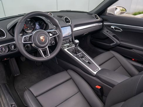 Used 2025 Porsche 718 Boxster image 4