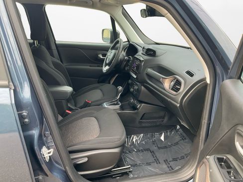 Used 2023 Jeep Renegade Latitude AWD/4WD image 15