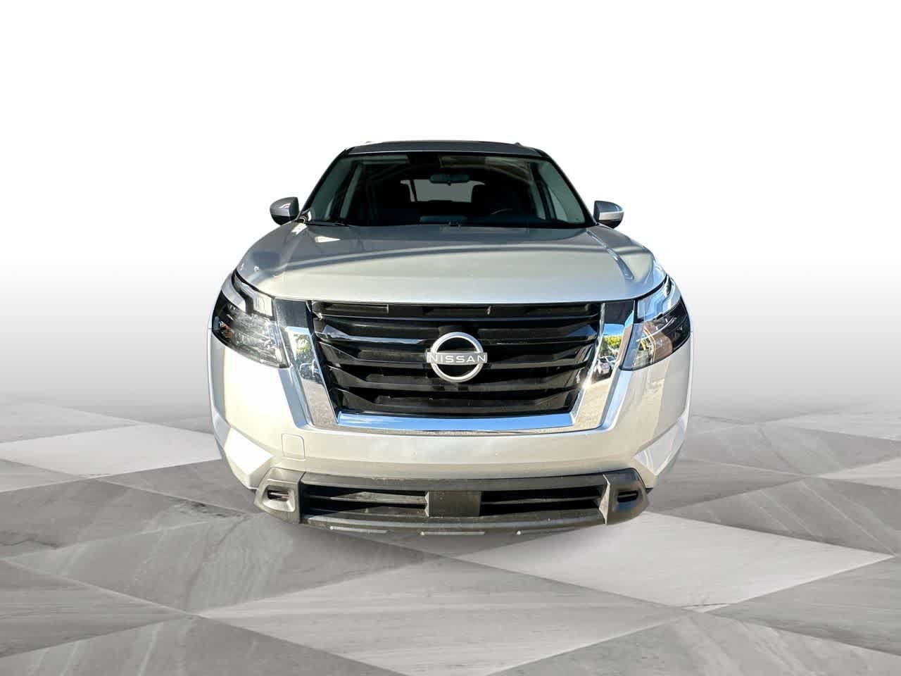 Used 2025 Nissan Pathfinder SV AWD/4WD image 3