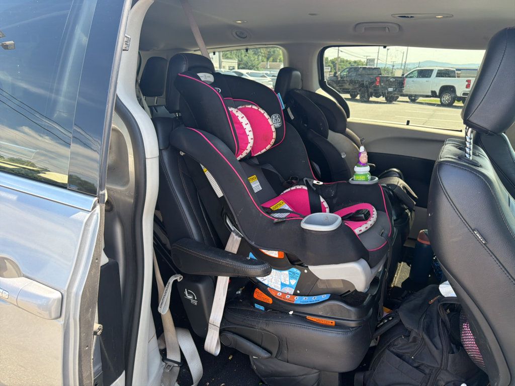 Used 2017 Chrysler Pacifica Touring-L FWD image 18