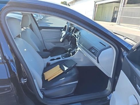 Used 2021 Volkswagen Jetta S image 9