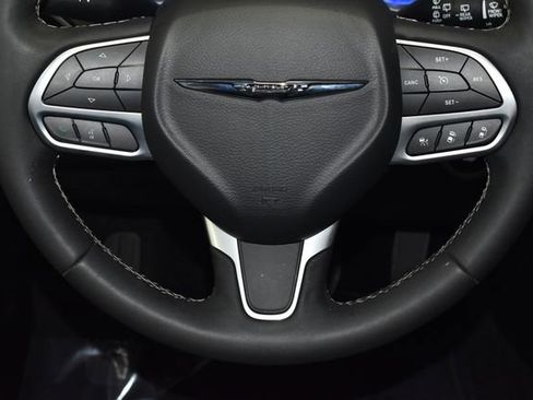 Certified 2025 Chrysler Pacifica Select image 26