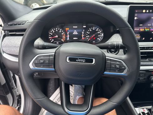 Used 2024 Jeep Compass Sport image 28