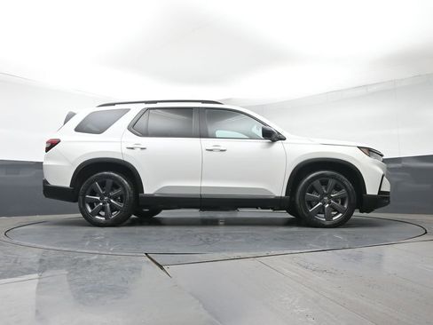 Certified 2023 Honda Pilot Sport image 32