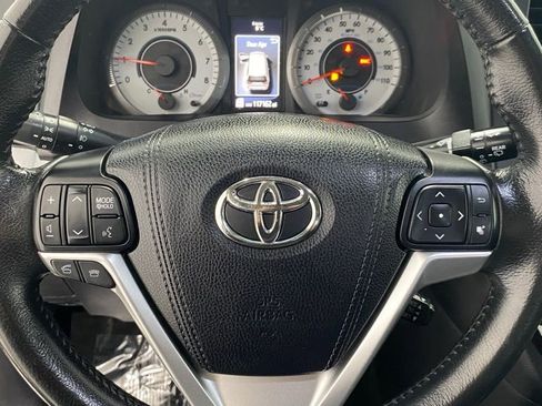 Used 2015 Toyota Sienna SE image 36