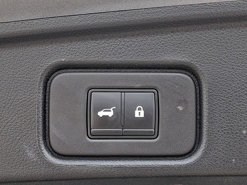 Used 2022 Nissan Pathfinder SL AWD/4WD image 30