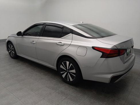 Used 2021 Nissan Altima 2.5 SV FWD image 3