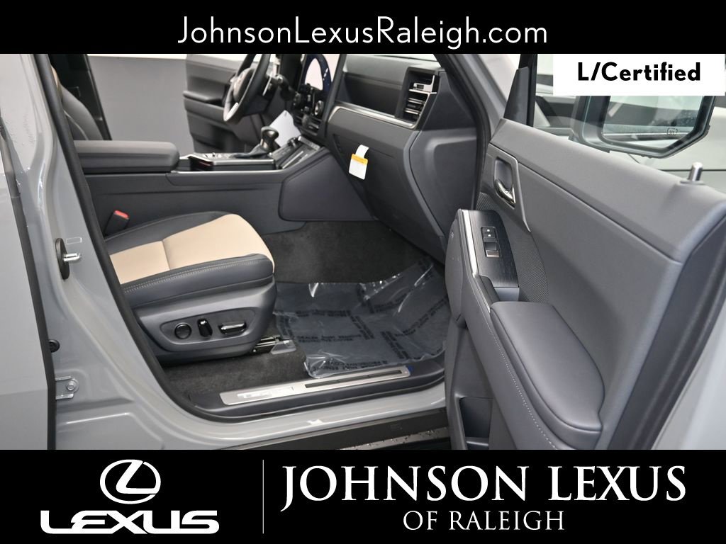 Used 2025 Lexus GX 550 AWD/4WD image 13