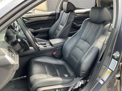 Used 2018 Honda Accord Touring image 17