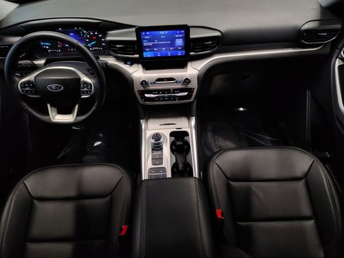 Used 2024 Ford Explorer XLT w/ Equipment Group 202A image 6