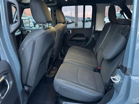 Used 2025 Jeep Wrangler Sahara image 12