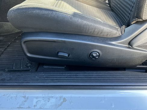 Used 2021 Dodge Challenger SXT image 3