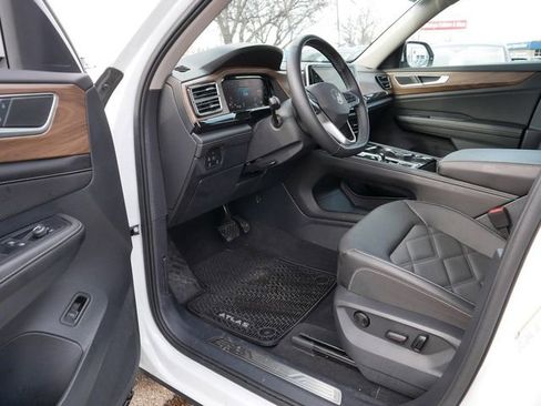 Certified 2025 Volkswagen Atlas SE w/ Panoramic Sunroof Package AWD/4WD image 12