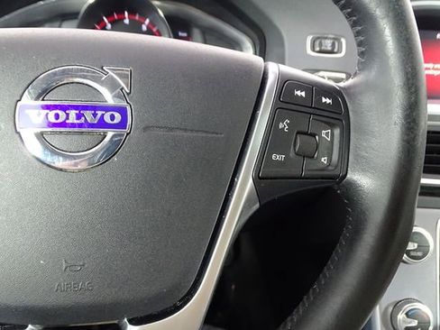 Used 2017 Volvo S60 T5 Inscription image 27