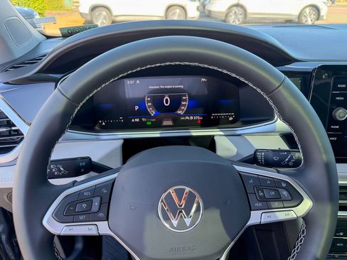 New 2026 Volkswagen Taos SE image 14
