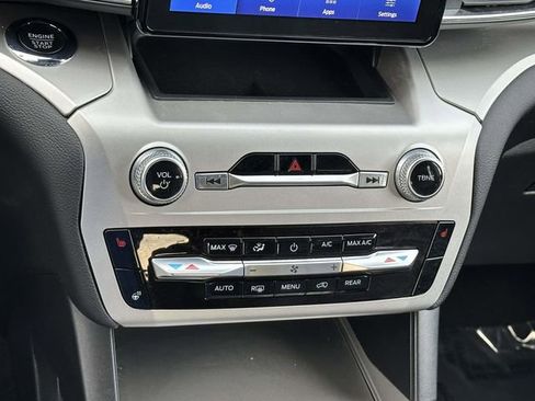 Used 2022 Ford Explorer XLT w/ Equipment Group 202A image 19