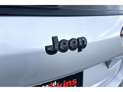 Used 2024 Jeep Grand Cherokee L Laredo AWD/4WD image 35