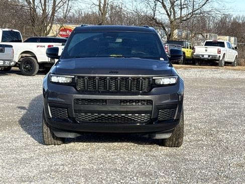 Used 2023 Jeep Grand Cherokee L Laredo image 2