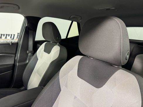 Used 2025 Chevrolet Trax LS w/ LS Convenience Package image 11