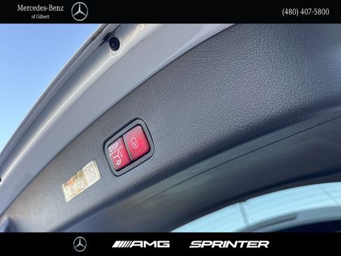 Certified 2024 Mercedes-Benz GLC 300 image 8