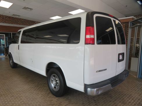 Used 2018 Chevrolet Express 3500 LT w/ LT Preferred Equipment Group RWD image 6