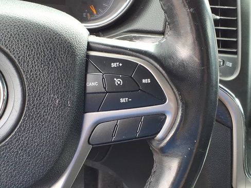 Used 2018 Jeep Grand Cherokee Laredo AWD/4WD image 18